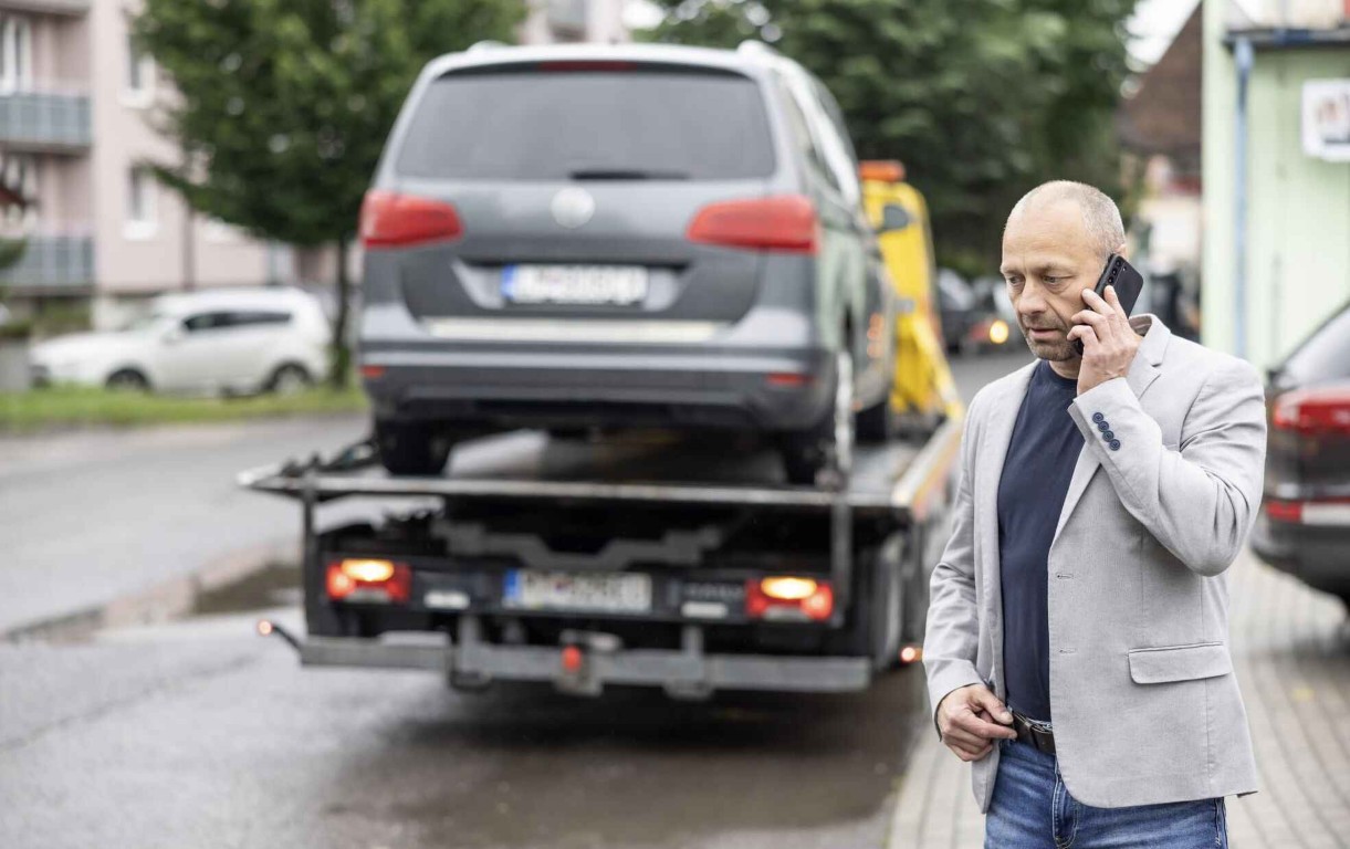 Trusted emergency tow truck service responding to calls in Brookhaven